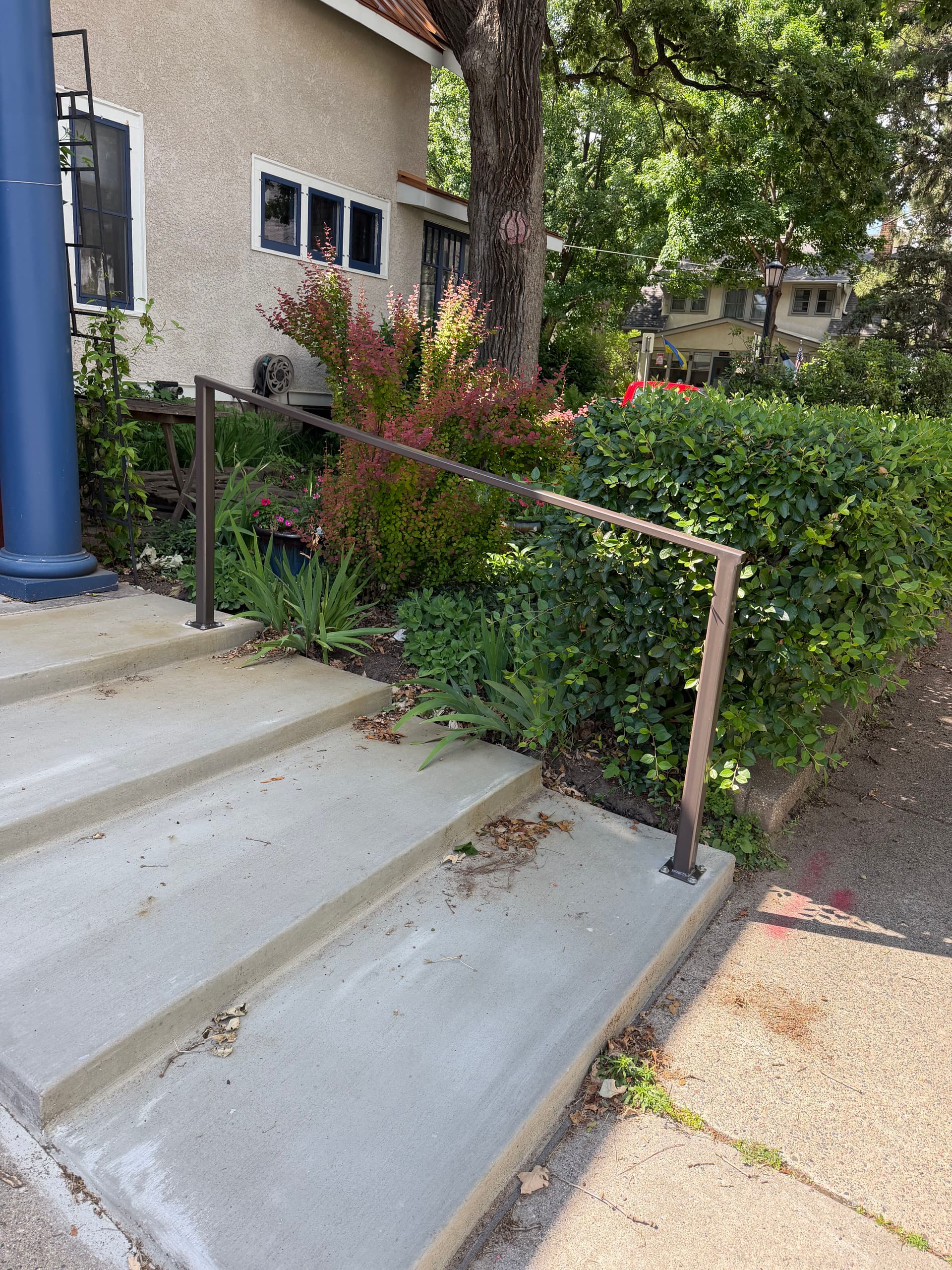 Gallery photos for 3 Custom Handrails That Actually Look Good on Concrete Steps: Image #2